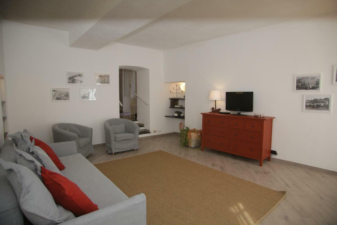 Apartmán Posidonia Casa Al Mare In Citta Janov Exteriér fotografie
